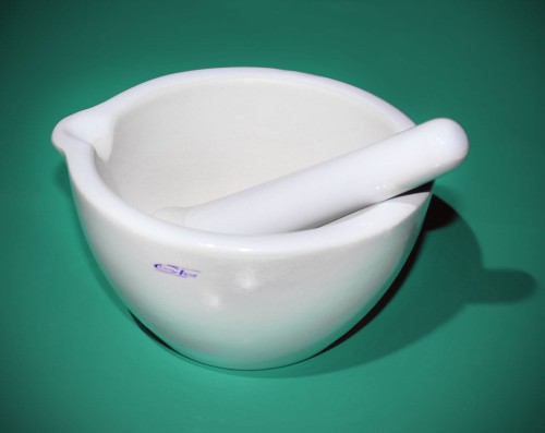 porcelanowy moździerz z tłuczkiem średnica wewnętrzna 125 mm średnica zewnętrzna 155 mm pojemność 550ml